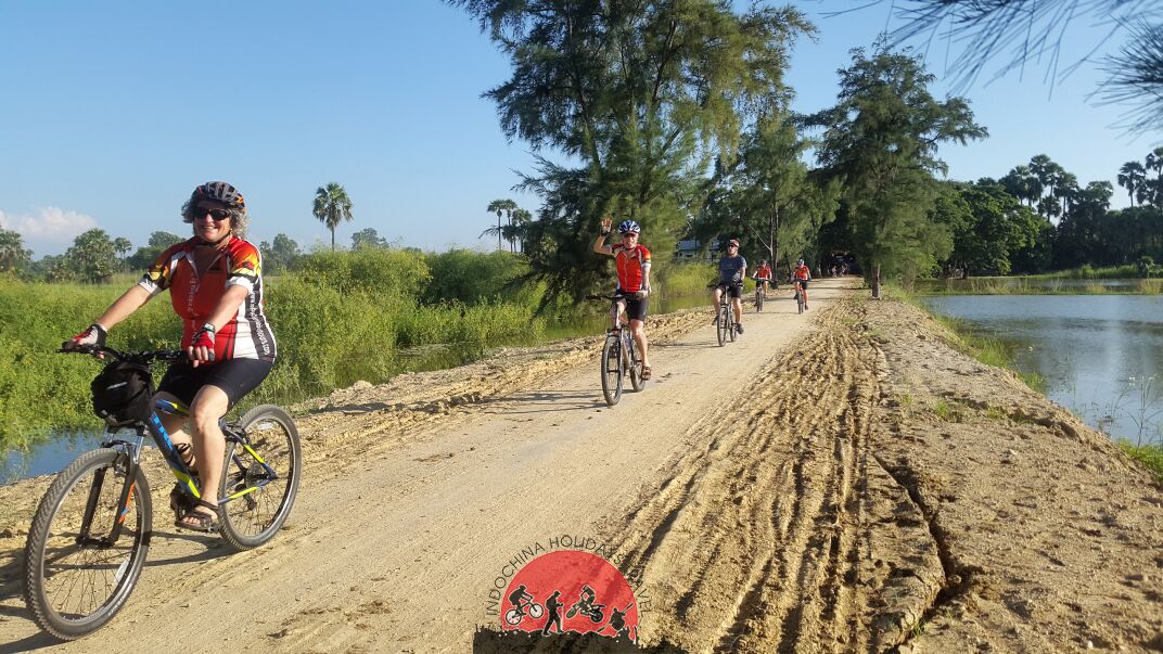 3 Days Hanoi Biking To Red River Delta Experience